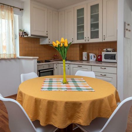 Apartment Dinka Трогір Екстер'єр фото