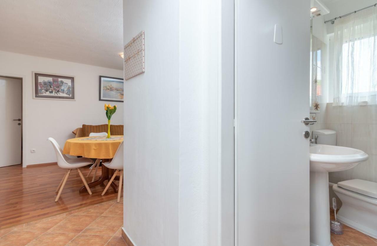Apartment Dinka Трогір Екстер'єр фото