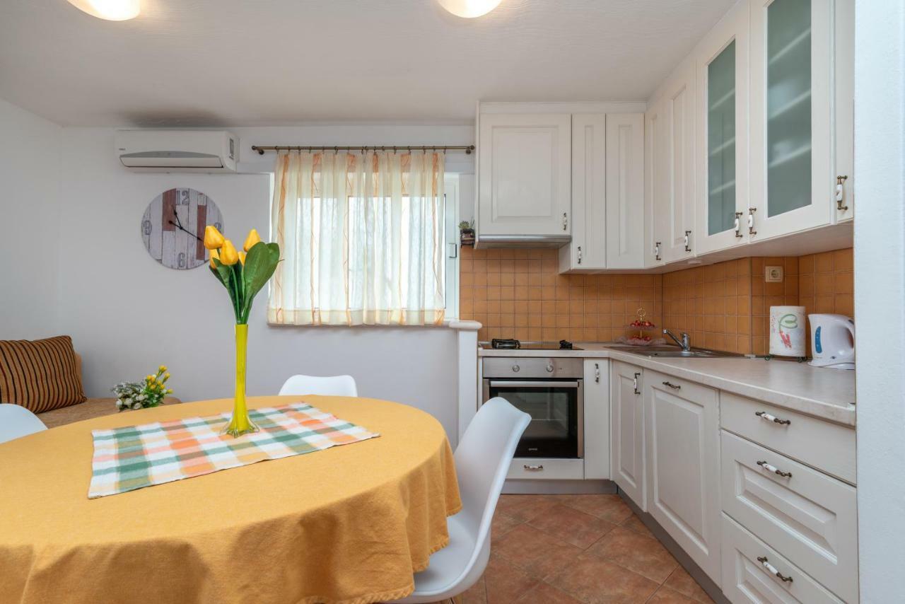 Apartment Dinka Трогір Екстер'єр фото