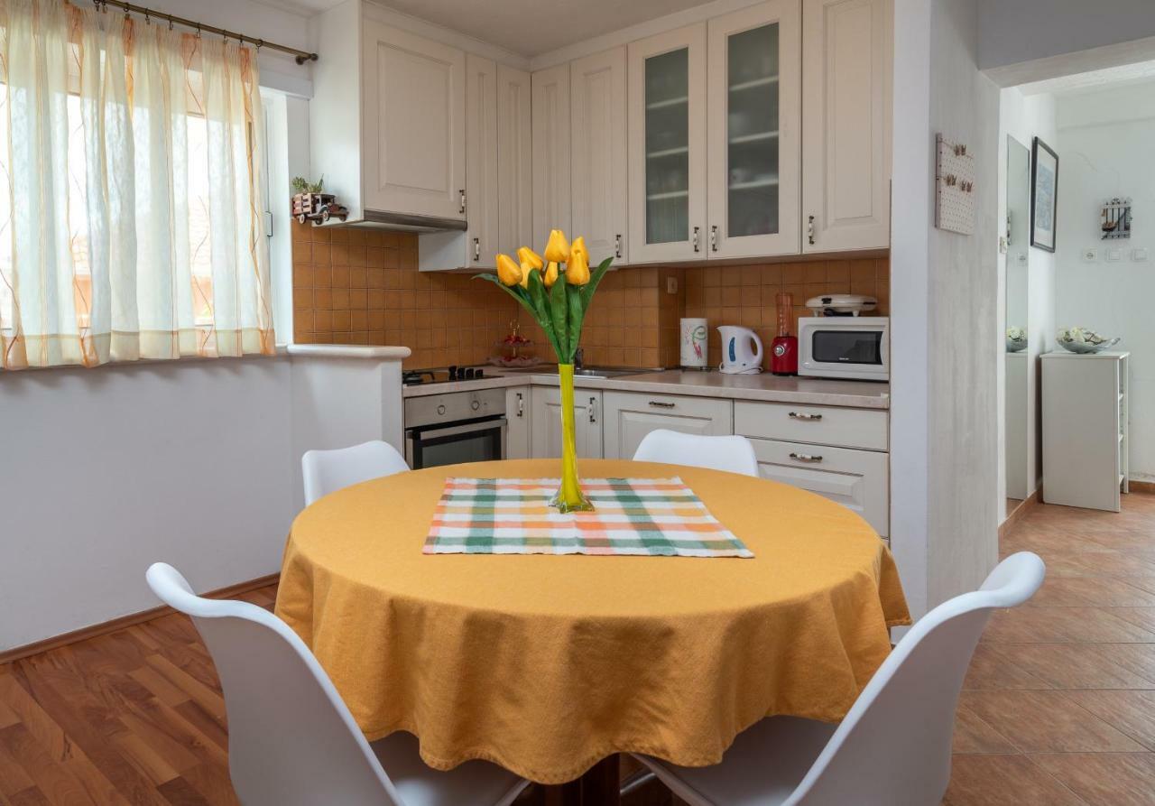 Apartment Dinka Трогір Екстер'єр фото