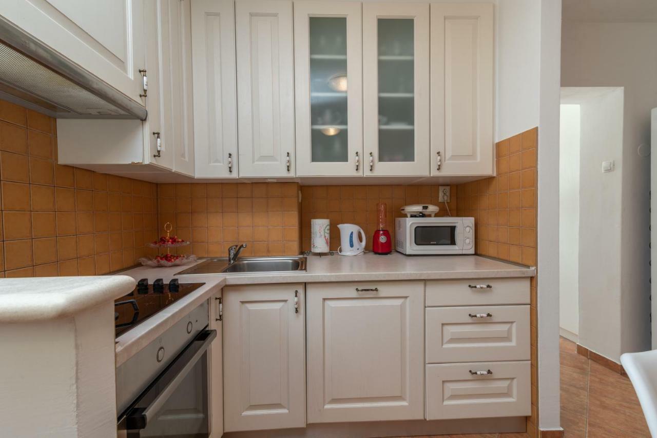 Apartment Dinka Трогір Екстер'єр фото