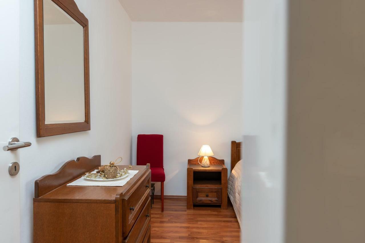 Apartment Dinka Трогір Екстер'єр фото