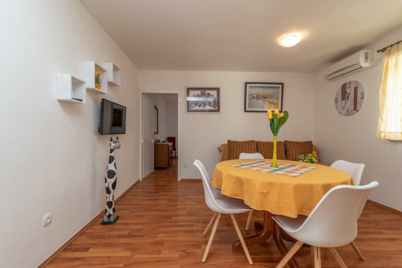 Apartment Dinka Трогір Екстер'єр фото