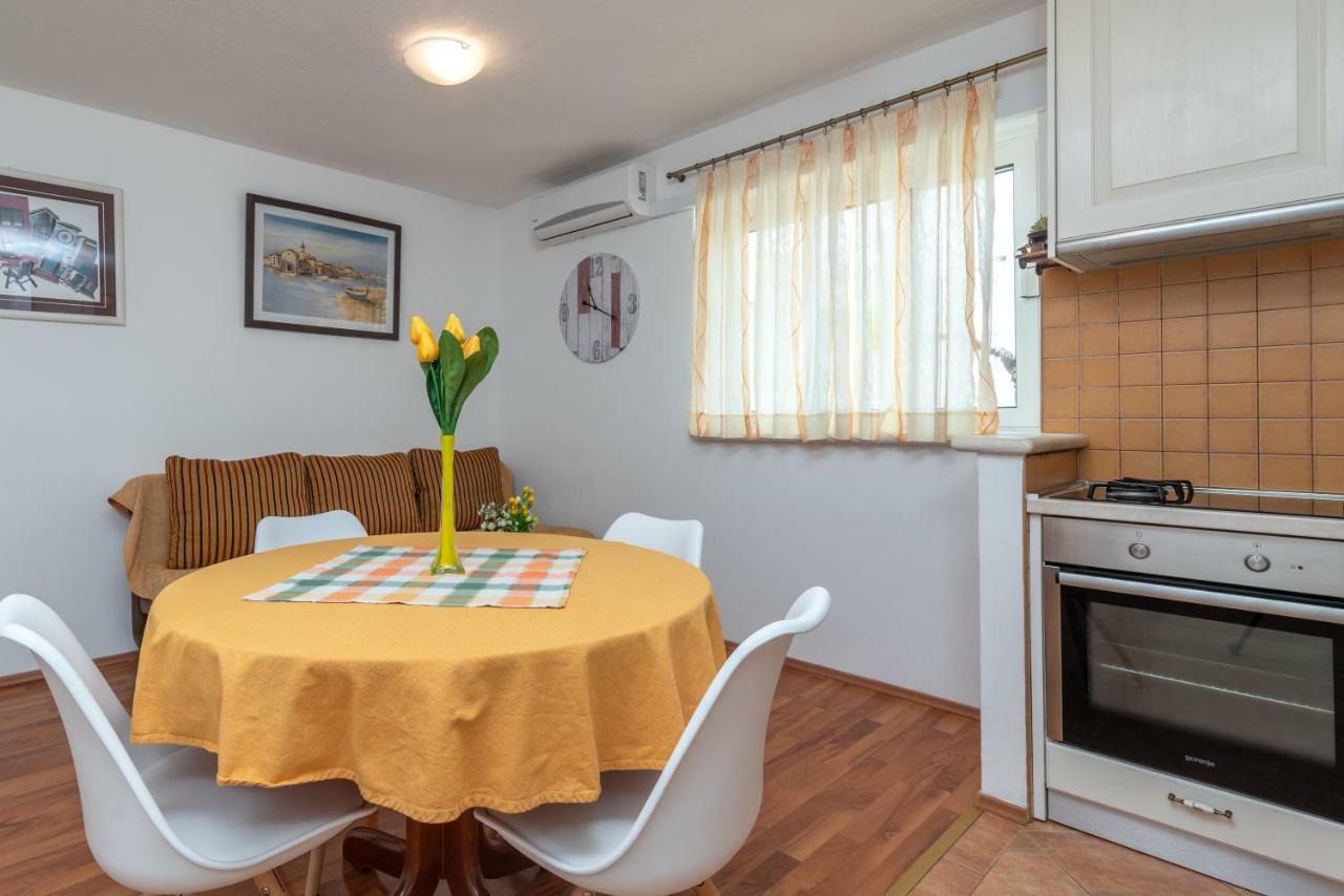 Apartment Dinka Трогір Екстер'єр фото