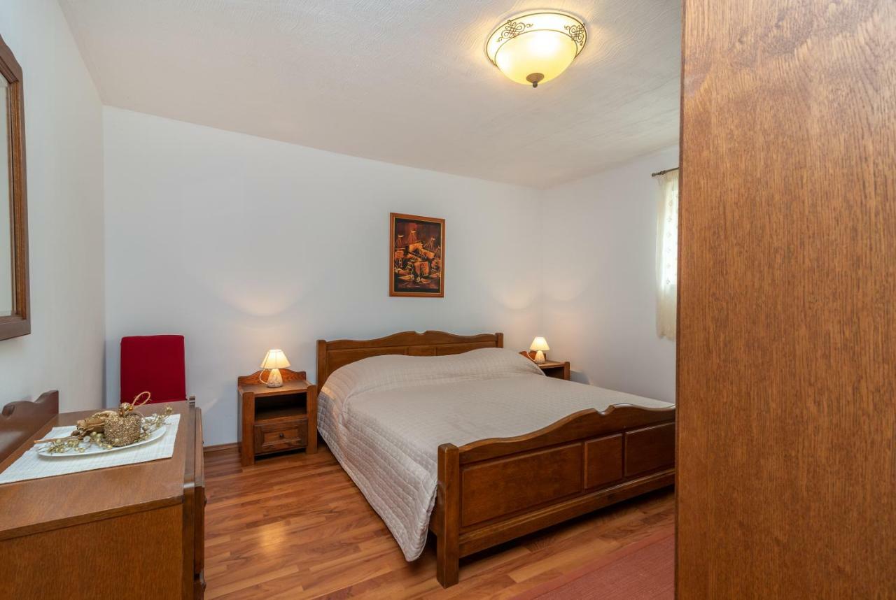 Apartment Dinka Трогір Екстер'єр фото