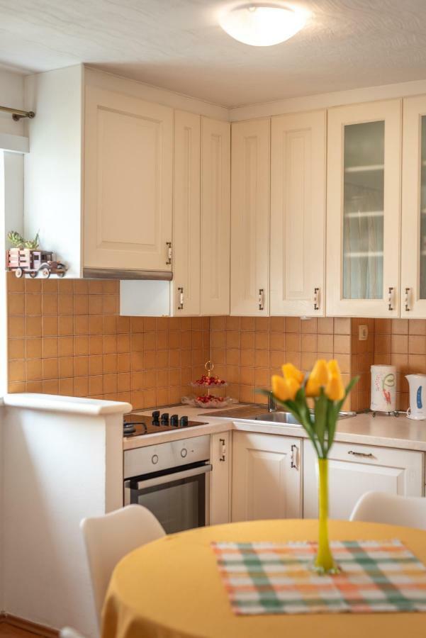 Apartment Dinka Трогір Екстер'єр фото