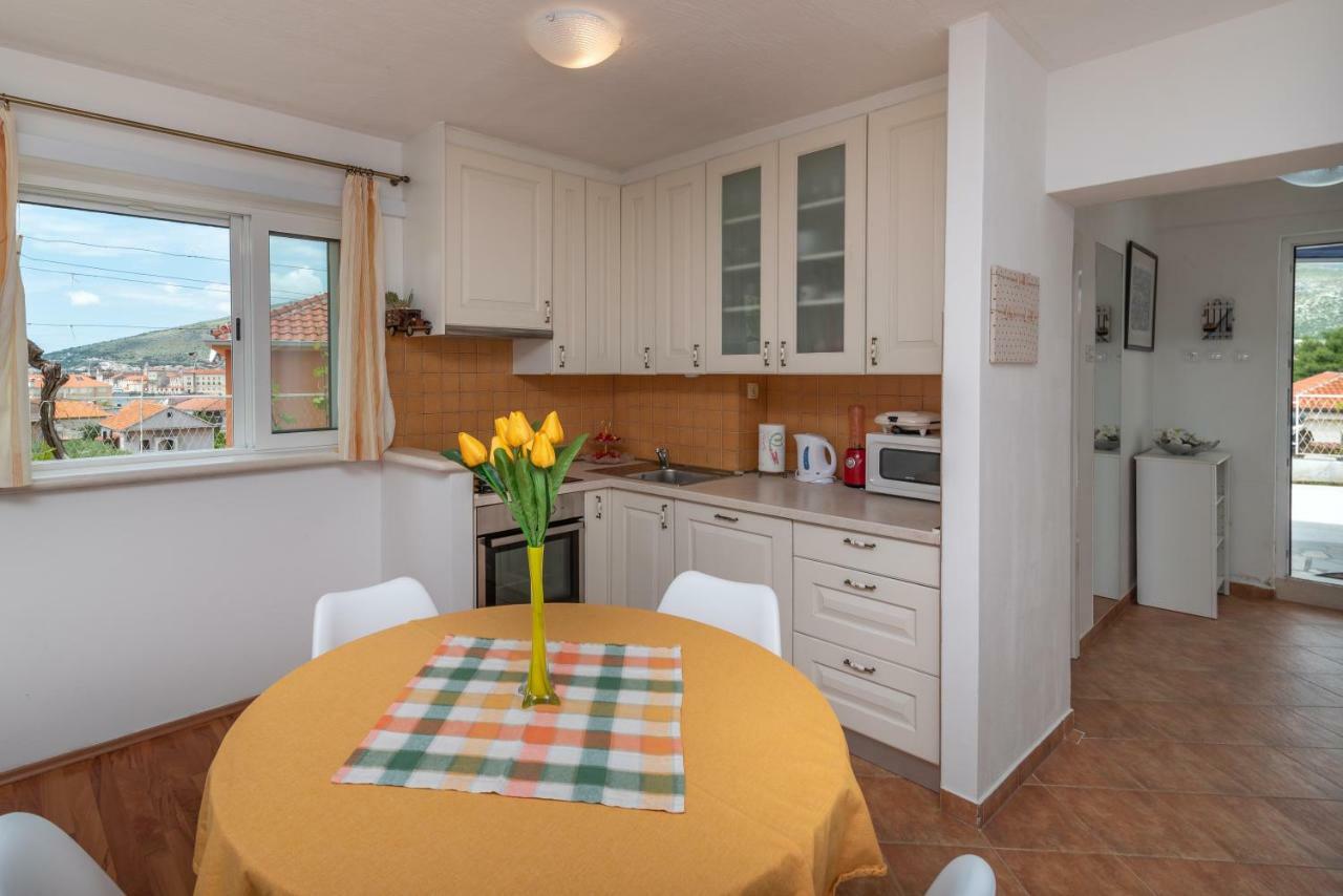 Apartment Dinka Трогір Екстер'єр фото