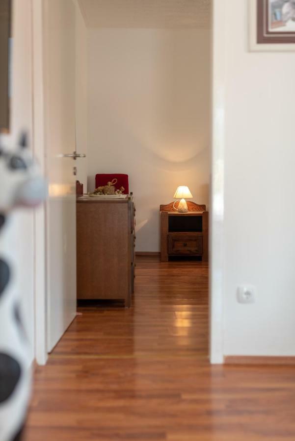Apartment Dinka Трогір Екстер'єр фото